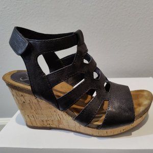 Sofft Courtnee Black Leather Wedge Sandal, size 7